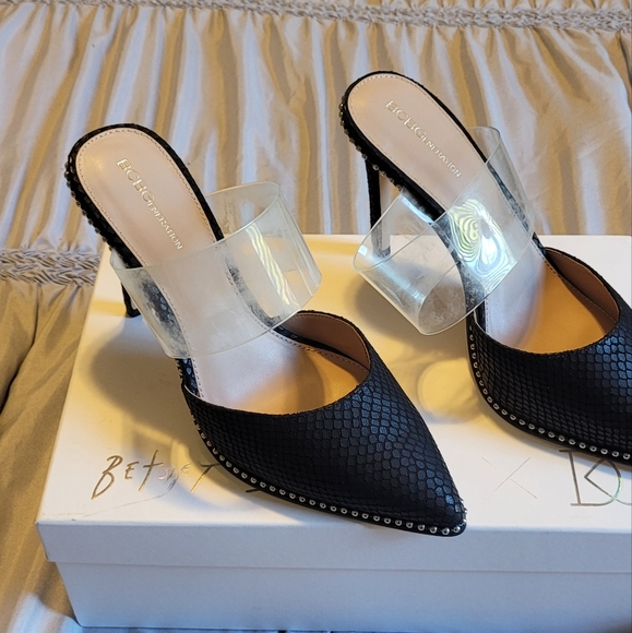 Heels - Picture 3 of 4